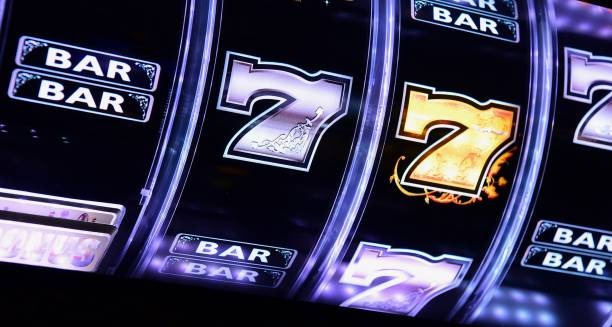 lucky77 app showing Lightning Dice table lobby with multiple tables and betting limits